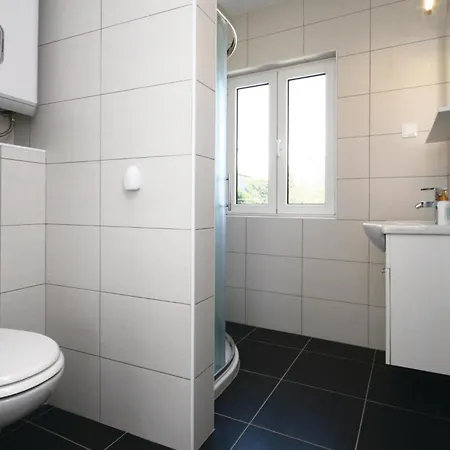 Stunning In With Kitchen * بيتينا