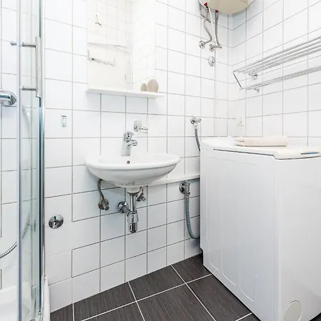 Stunning In With Kitchen بيت للعطل *